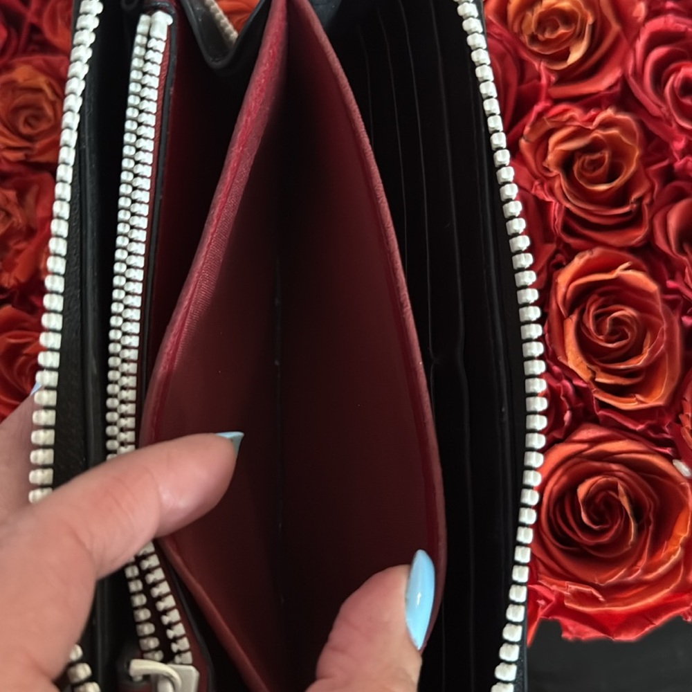 Valentino Wallet - Picture 8 of 11